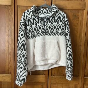 BearPaw Geometric Women's Sweater